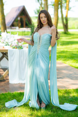 Rochie eleganta Melania, lunga, cu detalii strălucitoare, cambrata pe corp și mâneci lungi,vaporoase deschise