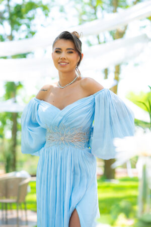 Rochie Anelise baby blue, lunga, cu crăpătură pe picior și detalii strălucitoare
