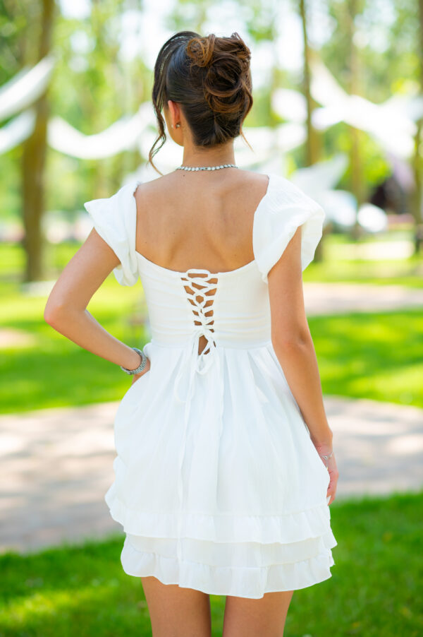 Rochie de vara Ella roz/alb din material lejer, cu mâneci căzute, siret pe spate ajustabil și cupe cu push up - imagine 4