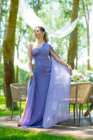 Rochie eleganta Irene cambrata, lunga, cu detalii strălucitoare si mâneca deschisa lunga