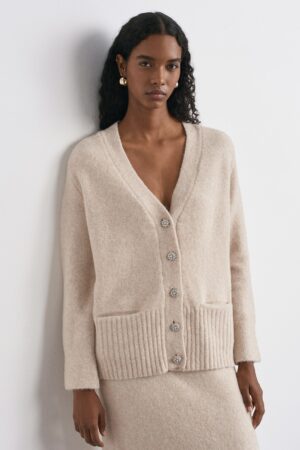 Pulovaras pufos cu nasturi