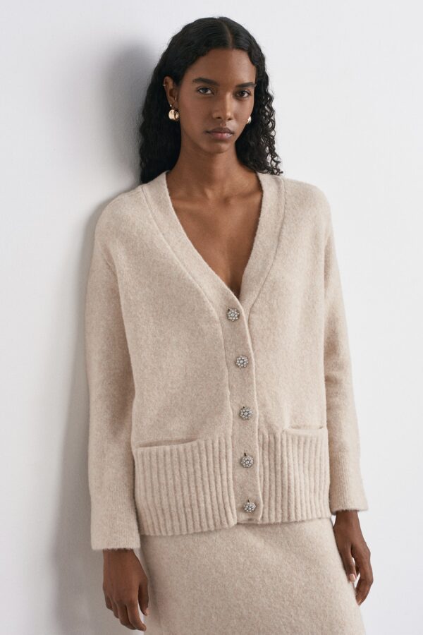 Pulovaras pufos cu nasturi