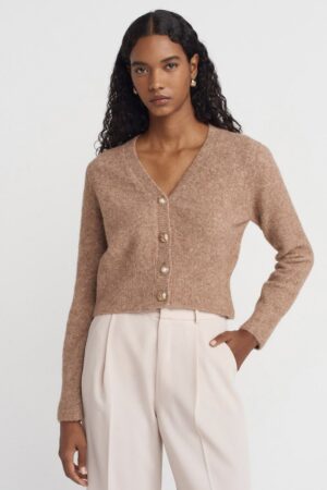 Pulovaras scurt cu nasturi