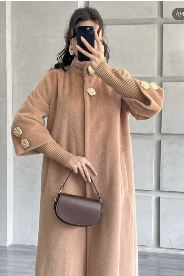 Palton lung din blana artificiala cu nasturi aurii