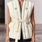 Vesta accesorizata cu pietre