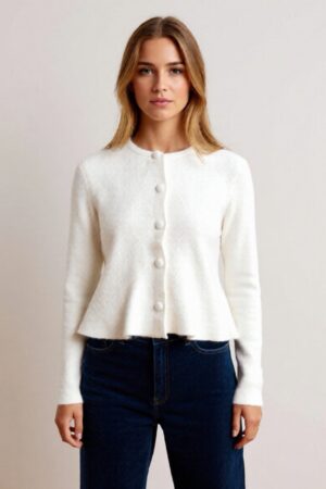 Pulovaras pufos cu nasturi